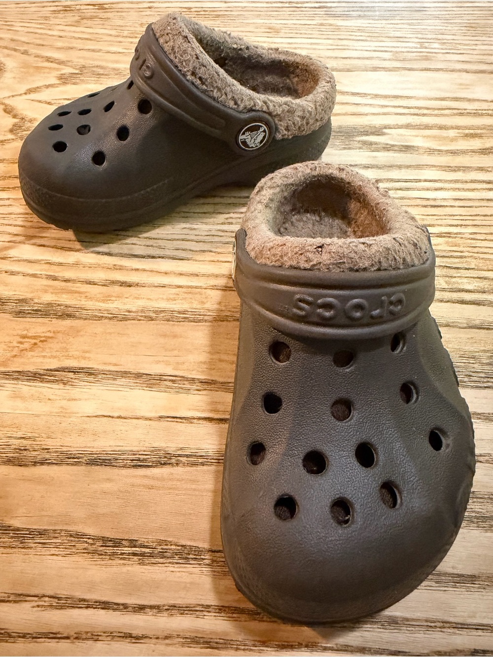 CROCS Kids Brown Fuzzy-Lined Clogs